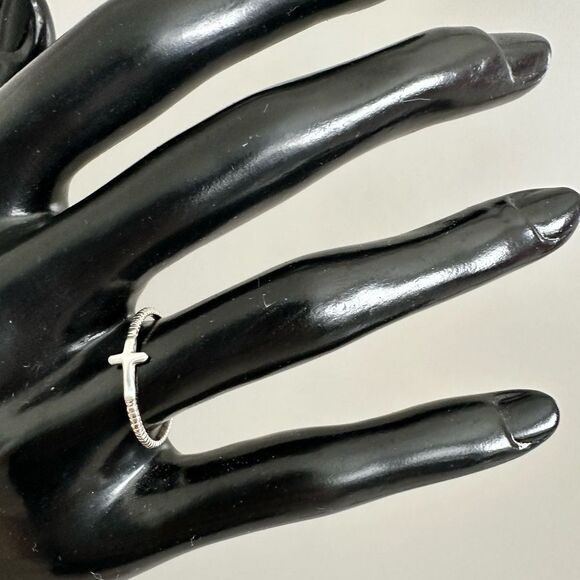 Cute Petite Sterling Silver Side Cross Ring 7 - Picture 5 of 6